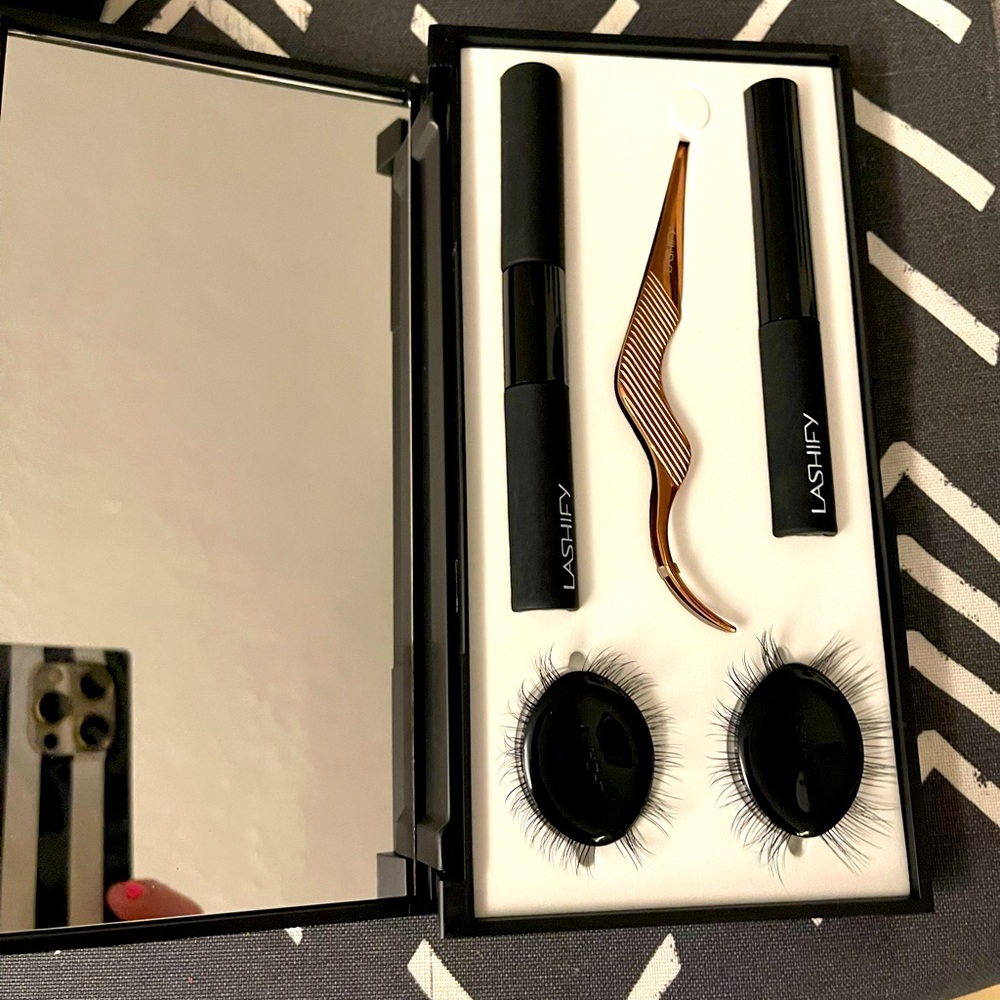 Brand new Lashify set.